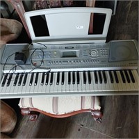 Yamaha Keyboard on Stand