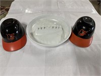 2-SMALL ORIOLES PLASTIC HELMETS & WHITE ASHTRAY