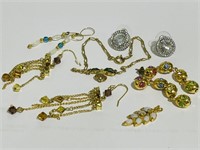 Vintage jewelry mix lot Avon bracelet, earrings