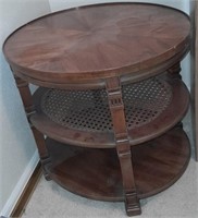 375 - ROUND SIDE TABLE 27"DIA (A33)