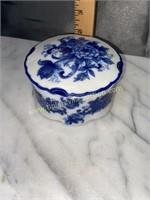Blue and white powder dish