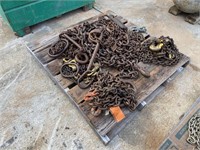 PALLET OF CHAINS, LIFTING DEVICES