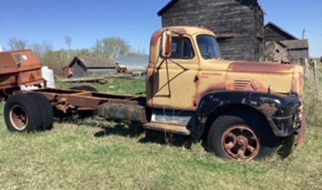Old IHC Truck - For parts, could be restored.