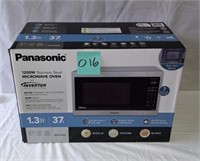 Microwave: Panasonic 1.3 CUFT