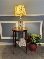 Decor Group, Table, Lamp, Arrangement