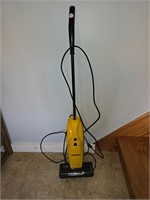 Eureka Quick-Up vacuum