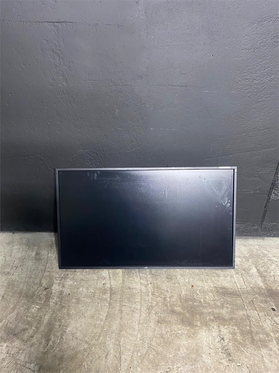 NEC P462 - 46" PROFESSIONAL-GRADE SCREEN DISPLAY