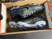 Nike legend 10 Academy cleats size 10 1/2