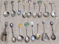 (18) Piece Spoon Collection