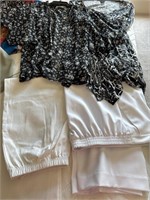 Ladies 14 P pants & Blouses 4 pc
Very clean