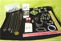 Asst Fashion Jewelry & Accessories - 5 Necklaces