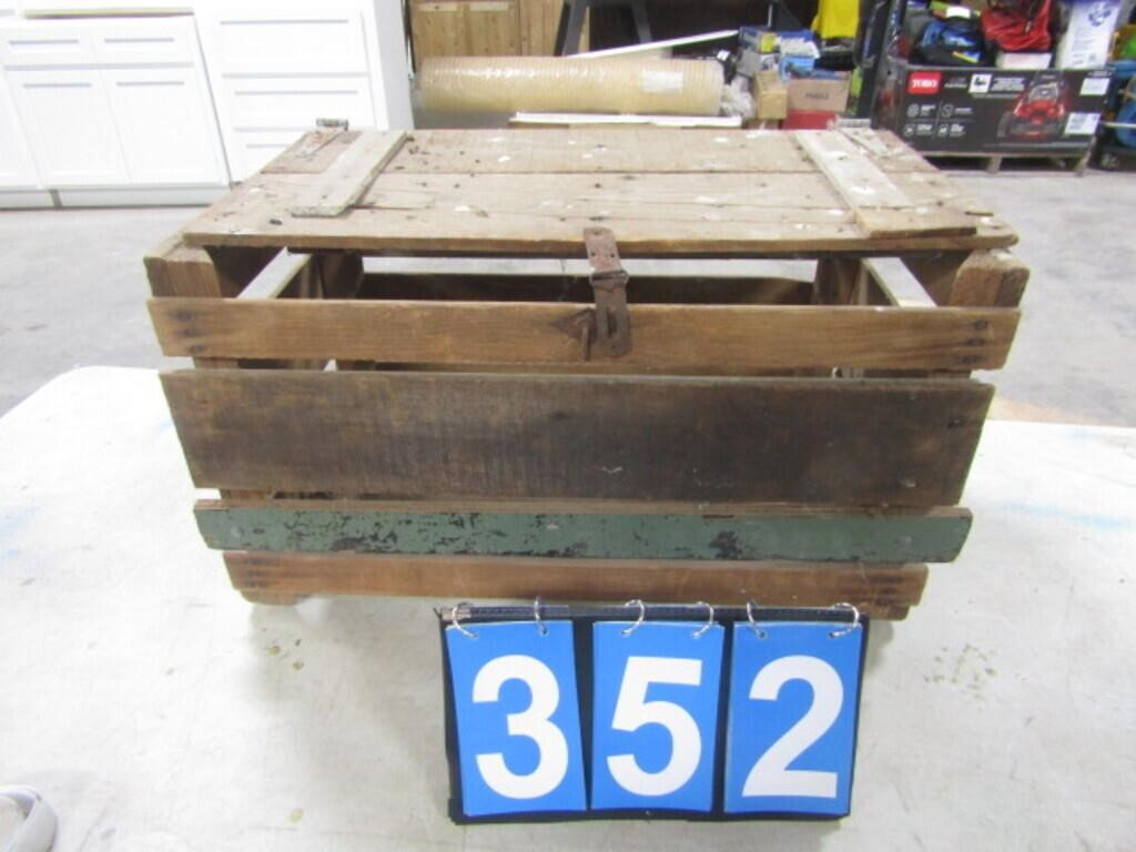 WOOD CRATE WITH LID