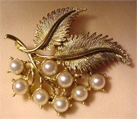 Faux Pearls & Leaves Pin Brooch Vintage