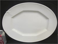 B46 Large white oval platter, Thompson