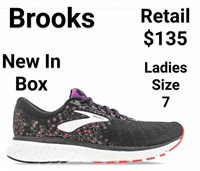 NEW Ladies Brooks Running Shoes Size 7 $135