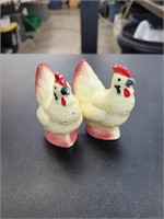 Chicken salt and pepper shakers