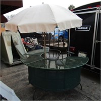 Metal patio bar w/umbrella. 2 chairs