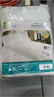 Queen size waterproof mattress pad