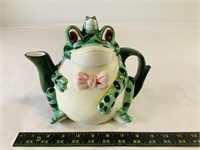 Ceramic frog tea kettle