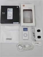 iPod Nano 4GB White MA005LL/A, Protective Case