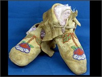 FLORAL BEADED NATIVE AMERICAN MOCCASINS