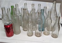 Plusieurs bouteilles style art déco et embosse