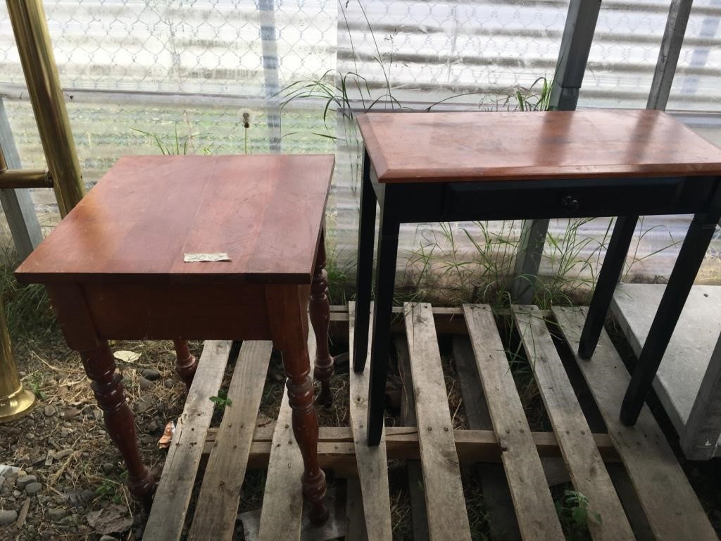 Lot of 2 small wood sofa tables, miner scratches b