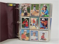 BINDER FULL OF ASSORTED BASEBALL CARDS