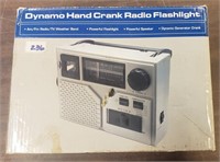 Dynamic Hand Crank Radio/Flaahlight, Looks New