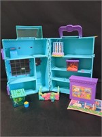 Littlest Pet Shop carrying case with iguana in