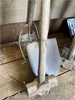 Sledge Hammer, Shovel, Pitch Fork,   MG5