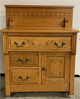 ANTIQUE SPOON CARVED OAK WASH STAND