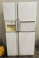 Kenmore Side by side refrigerator. 36"Wx69"Tx31"D