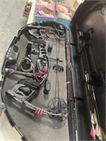 IGNITE COMPOUND BOW, ARROWS AND CASE