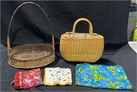 2 baskets and 3 cloth pieces
