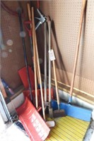 Qty of garden tools: post hole digger, snow