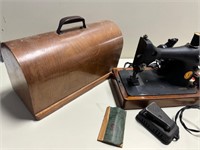 1929 Vint. Singer Sewing Mach. Brentwood case