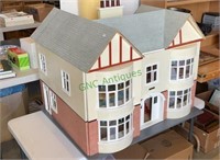 Large scale doll house, measures 28 x