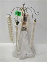 7 pearl necklaces on lady jewelry stand