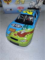 ACTION #24 DUPONT JEFF GORDON 2002 LOONEY TUNES