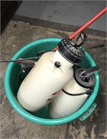 Garden sprayers and tote