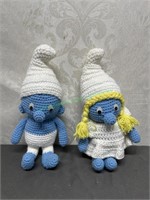2 knitted smurfs
