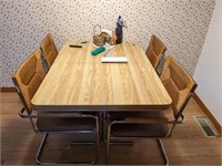 Kitchen Table with (5) Chairs