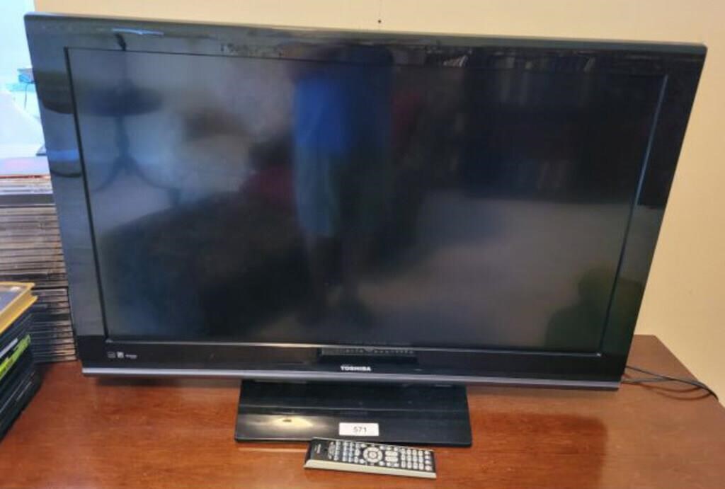 TOSHIBA  FLAT SCREEN TV, 40IN