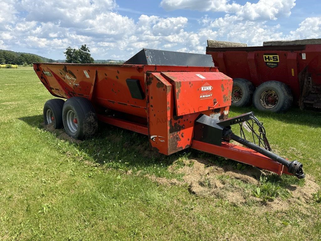 2017 Kuhn Knight Slinger SL114  Manure Spr