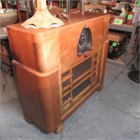 ZENITH OAK FLOOR RADIO ART DECO STYLE. WOULD MAKE