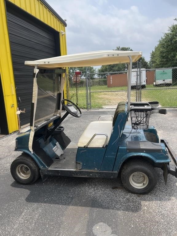 E-Z-GO Gas Golf Cart Motor Runs Well