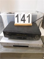 4 VHS Player & 1 DVD VHS Combo Unit