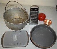 Vtg-Modern Kitchen Items w/ Bacon Cooker +