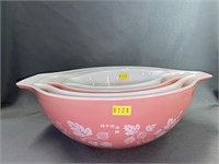 (4) Pyrex Gooseberry Pattern Nesting Bowls